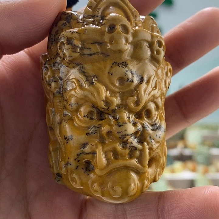 透闪石质玉把件未镶嵌有瑕