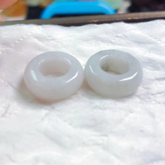 翡翠颈饰未镶嵌小*吊坠