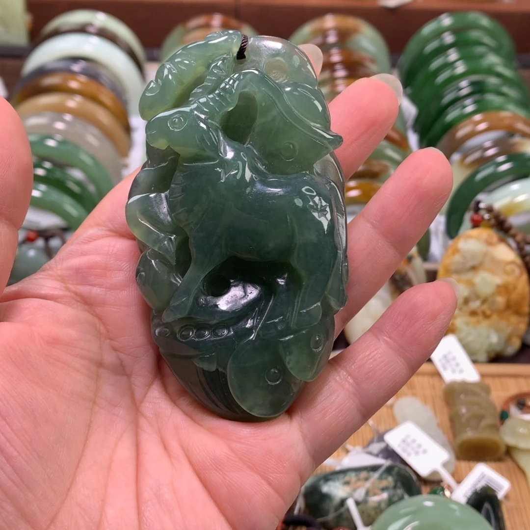 未镶嵌岫玉手把件发洋财