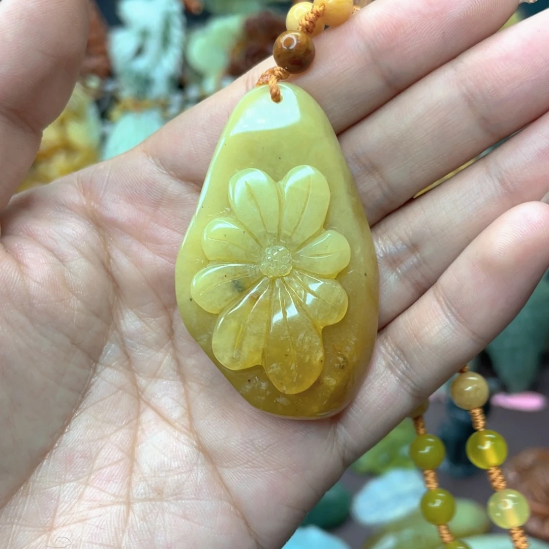 蛇纹石玉颈饰未镶嵌