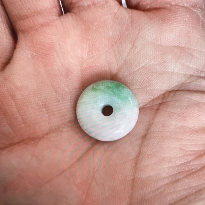 翡翠未镶嵌颈饰平安扣