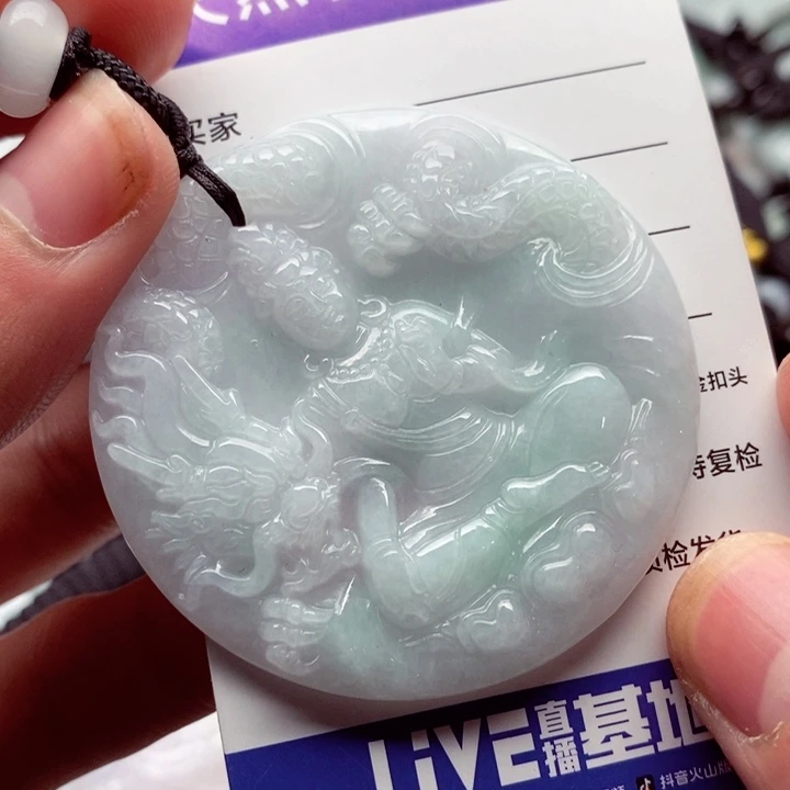 翡翠挂件未镶嵌翡翠