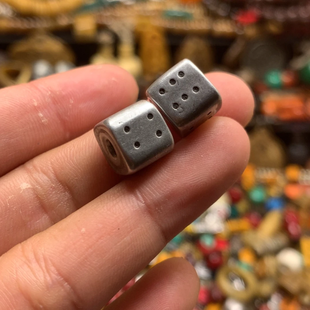 泥塑娘啦擦擦骰子