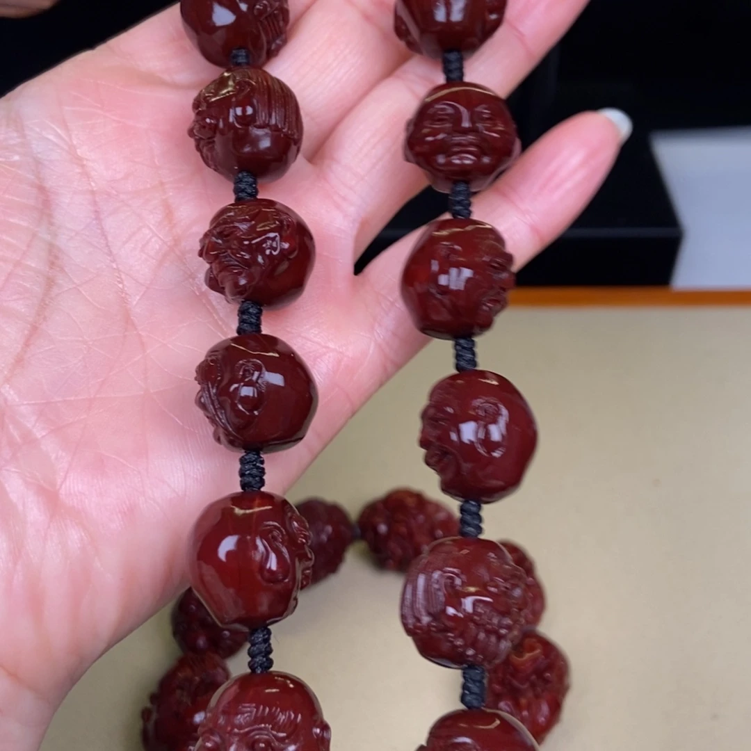 橄榄核吊坠罗汉手持