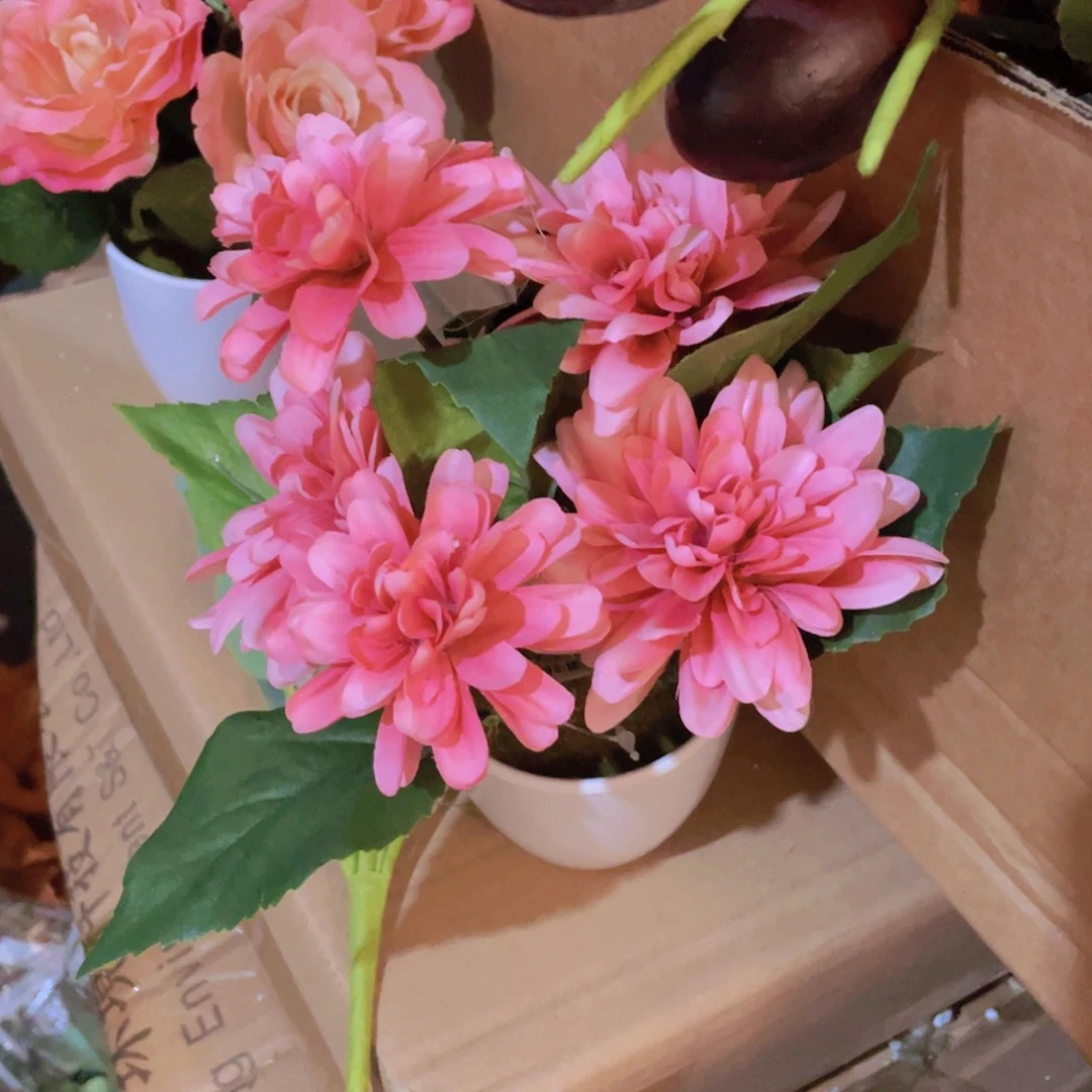 陶瓷花瓶，仿真绿植。