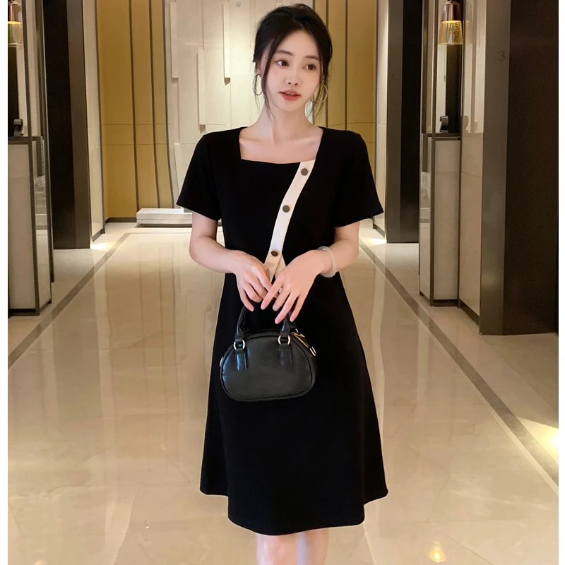 2025夏季新款法式气质小黑裙大码胖mm遮肉显瘦方领时尚连衣裙688
