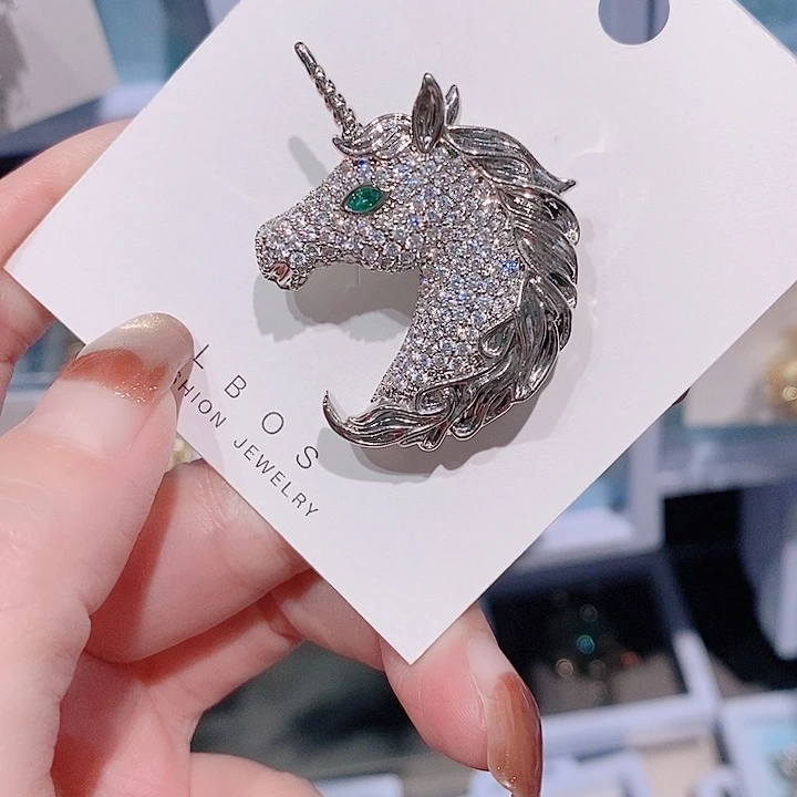 锆石铜合金马头胸针 银色