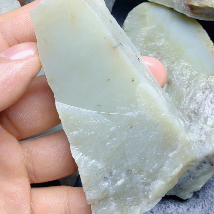 和田玉（糖玉）未镶嵌珠宝奇石