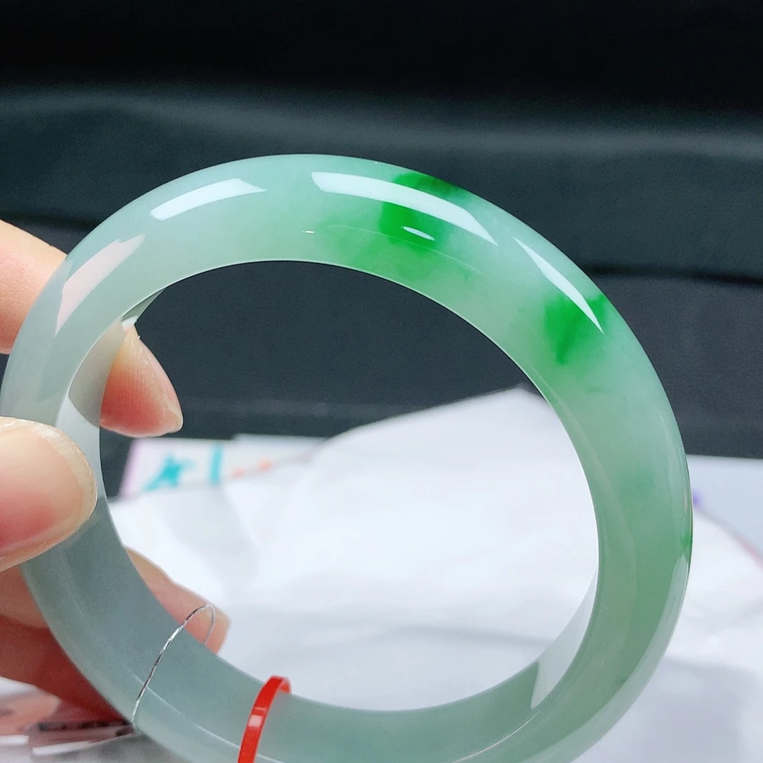 翡翠手镯未镶嵌59圈