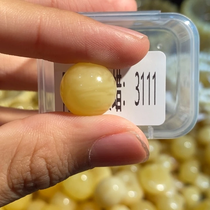 琥珀未镶嵌珠宝奇石3111