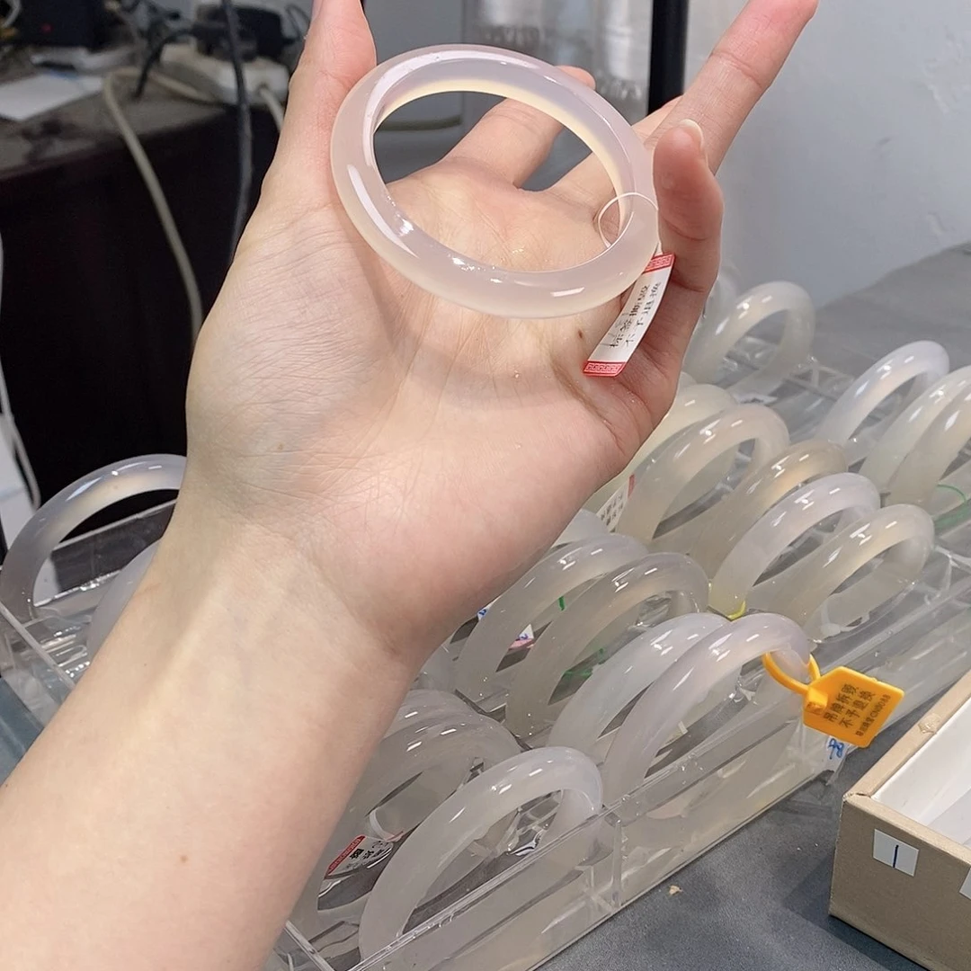 玛瑙/玉髓手镯未镶嵌6*?