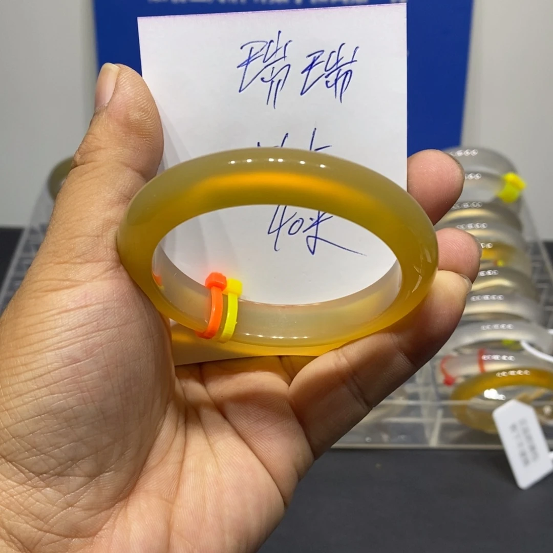 瑞***瑞玛瑙/玉髓未镶嵌手镯