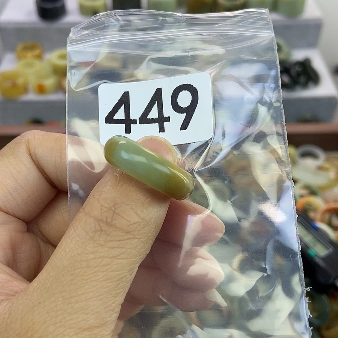 春***和蛇纹石玉未镶嵌戒指