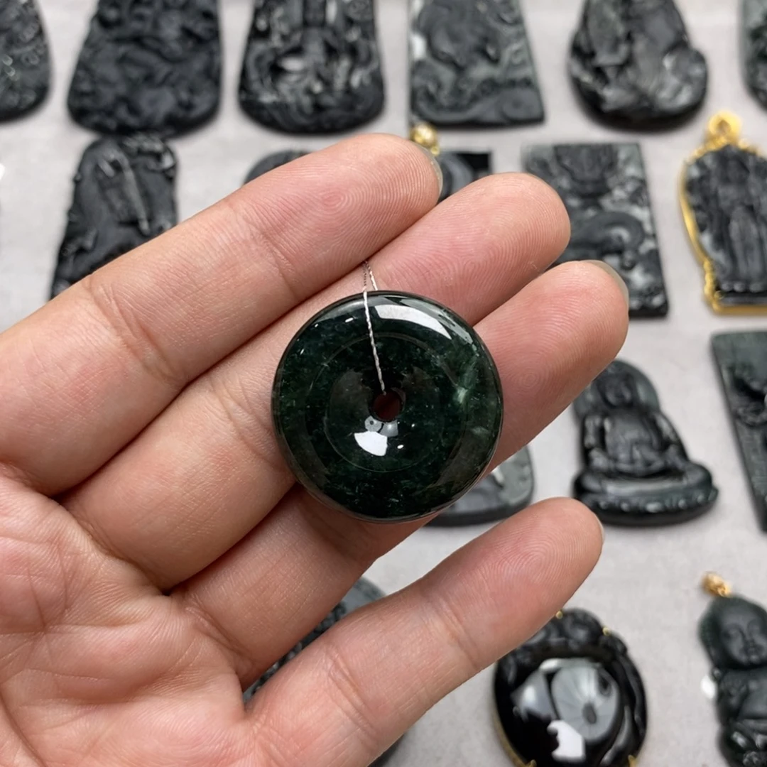 翡翠未镶嵌颈饰平安扣