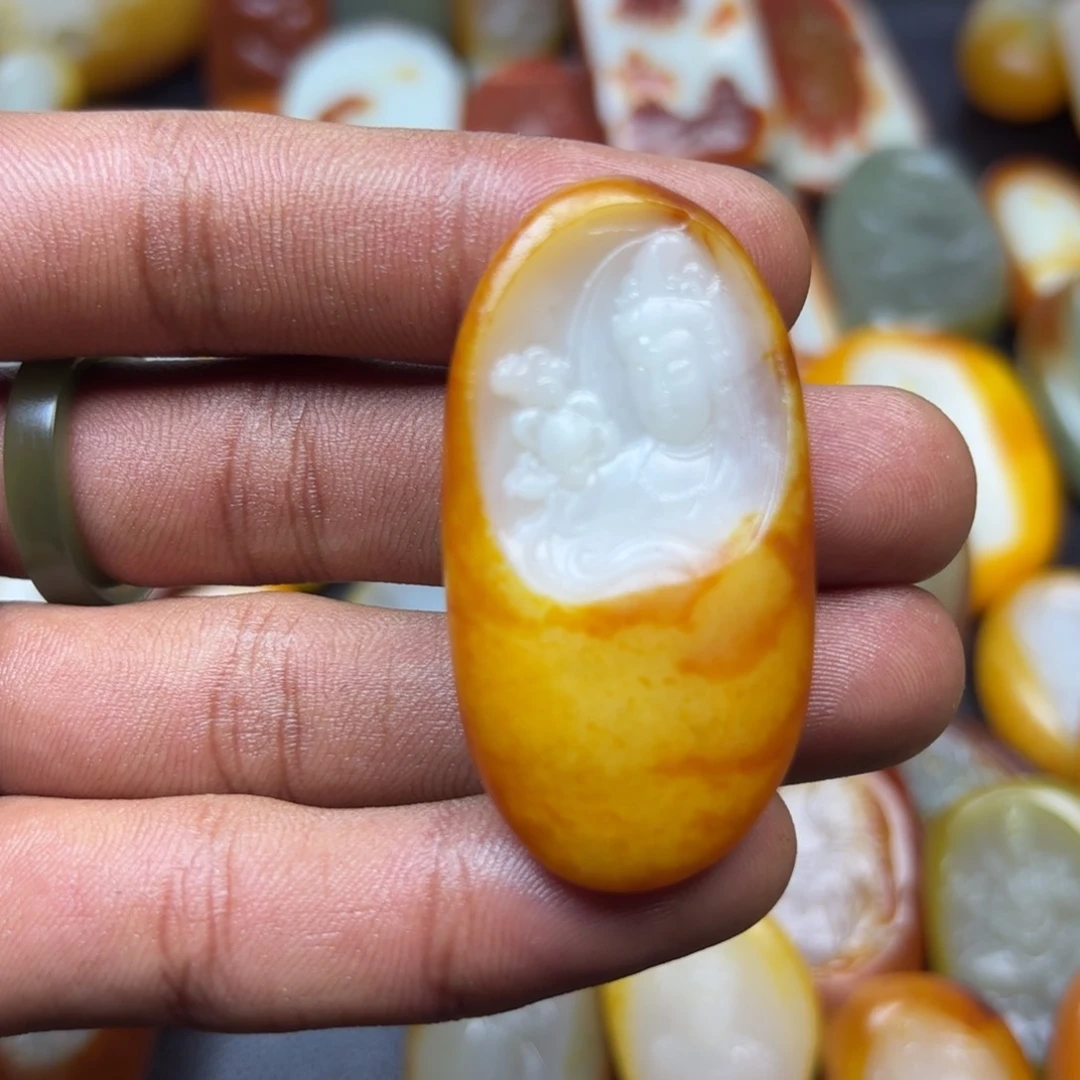 和田玉颈饰未镶嵌墨***梨