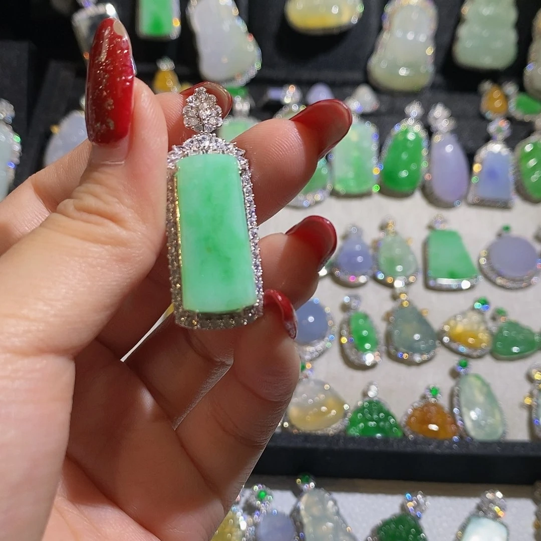 翡翠颈饰银S925镶嵌天然翡翠