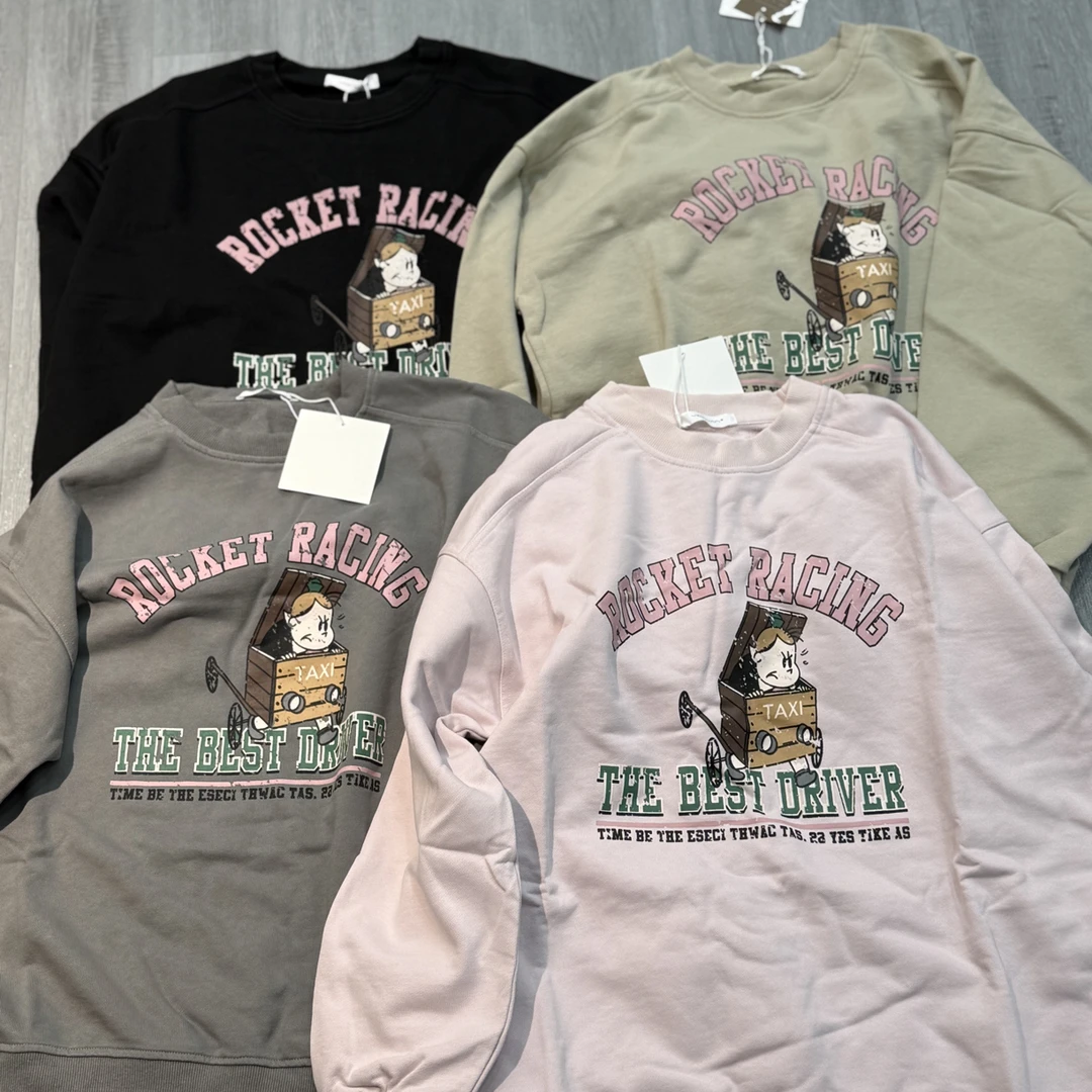 《秀秀精选》98590圆领推车小姑娘印花卫衣