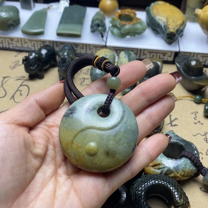岫岩河磨玉（透闪石质玉）手把未镶嵌斜**影