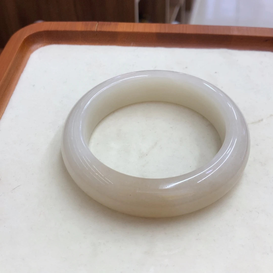 石英质玉未镶嵌手镯