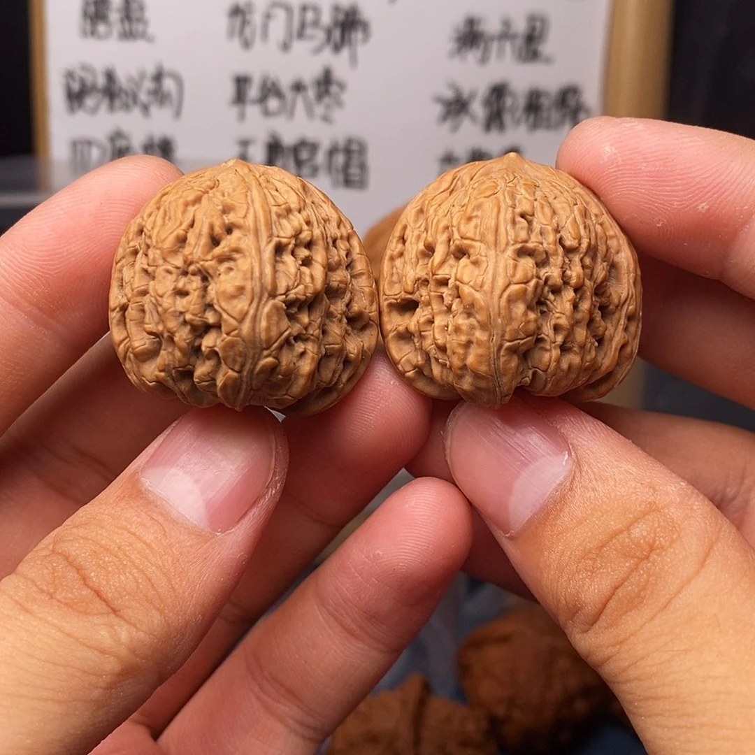 文玩核桃吊坠红玛瑙