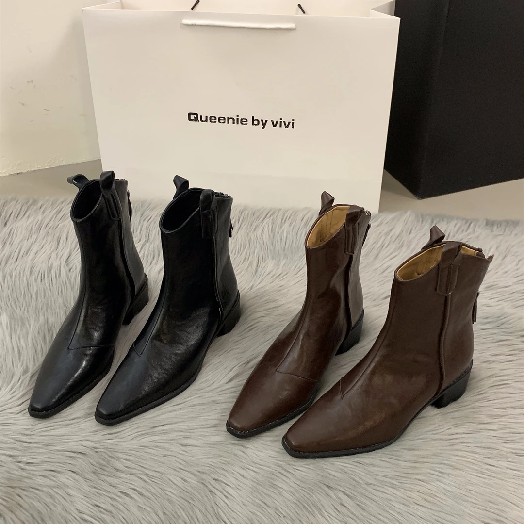 高跟棕色V口马丁靴女靴子2025秋冬季尖头西部牛仔配裙子显瘦短靴