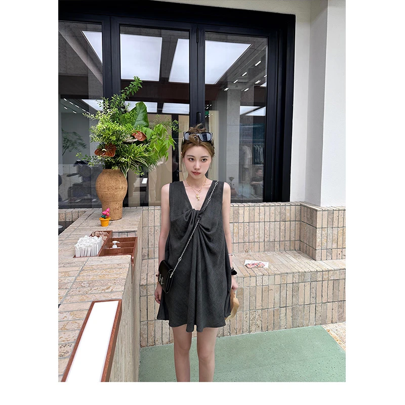 2025夏季新款美式复古设计感v领扭结廓形蝴蝶结无袖包臀连衣裙女