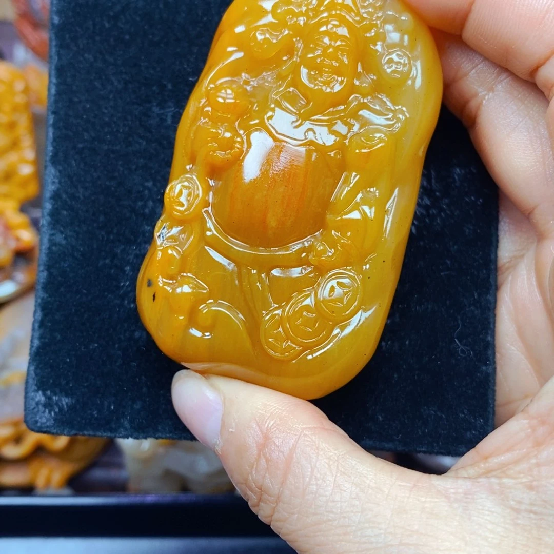 石英质玉（黄龙玉）未镶嵌颈饰
