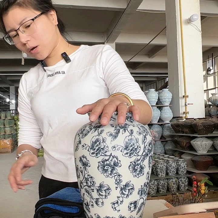 景德镇陶瓷花瓶工厂