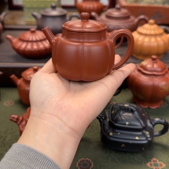 宜兴紫砂繁花朱泥