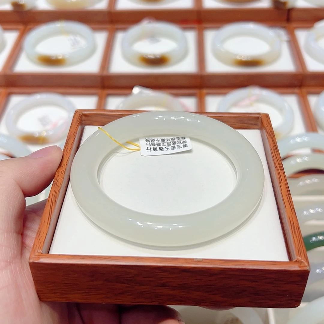 和田玉手镯未镶嵌荔枝冻61.3