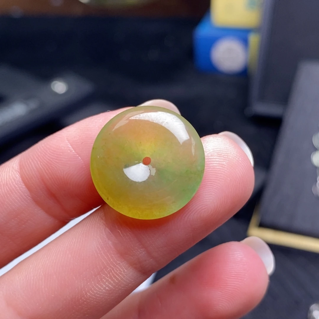 翡翠未镶嵌颈饰黄加绿平安扣