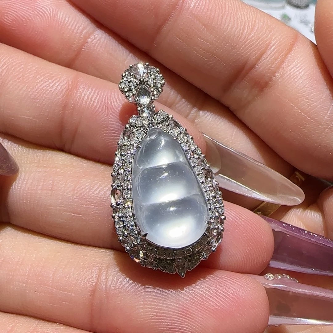 【闪购商品】颈饰18K金镶嵌翡翠天然