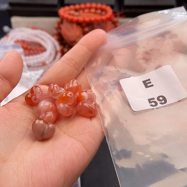 南红玛瑙未镶嵌多样性发货默认微瑕称重8个