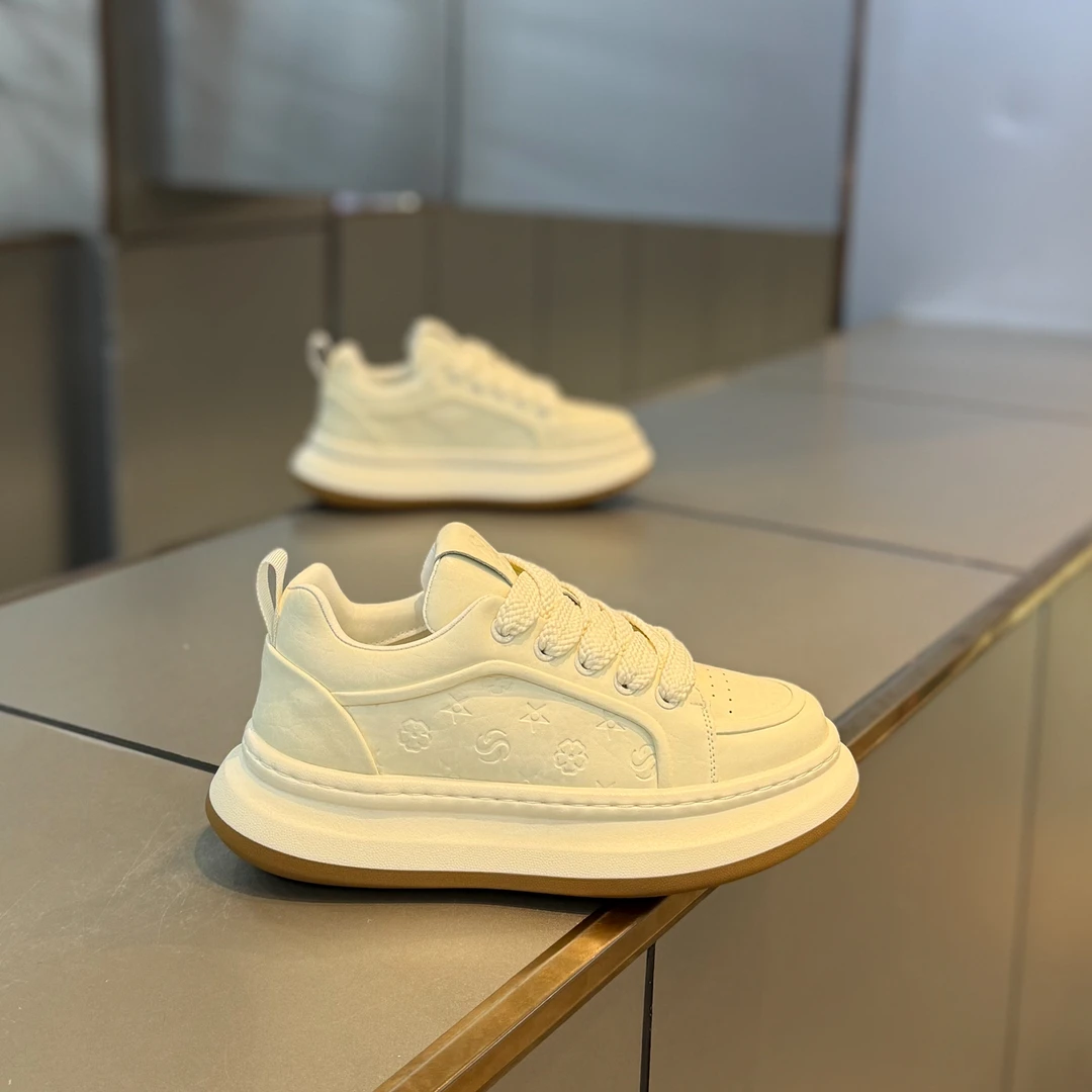 2025年秋冬新款鞋系带低帮鞋时尚休闲风百搭流行男鞋加绒棉鞋