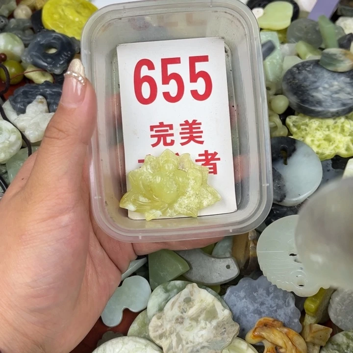 蛇纹石玉足银镀金镶嵌颈饰