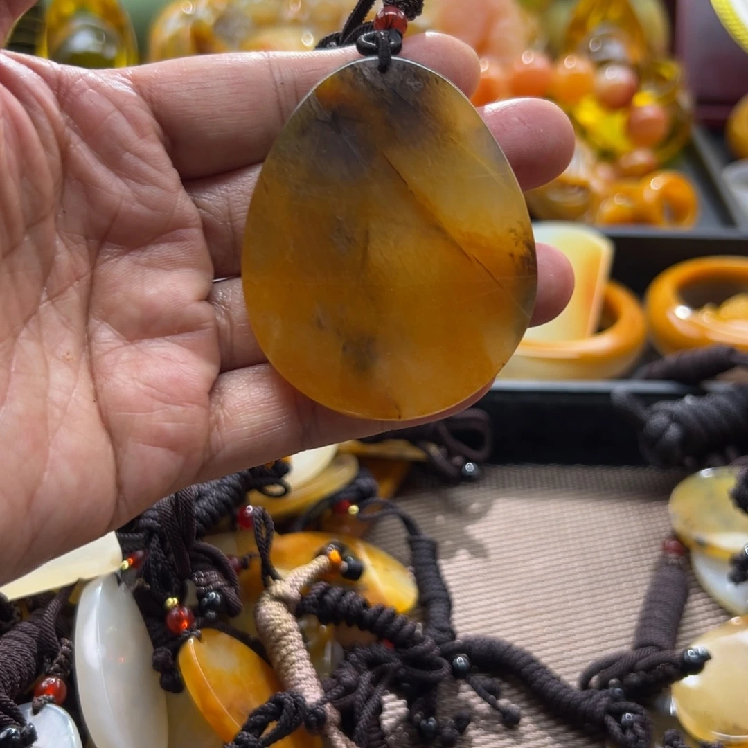 石英质玉未镶嵌颈饰