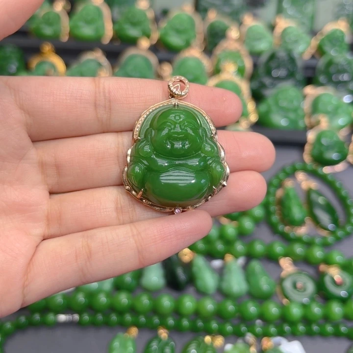 颈饰18K金镶嵌和田玉（碧玉）