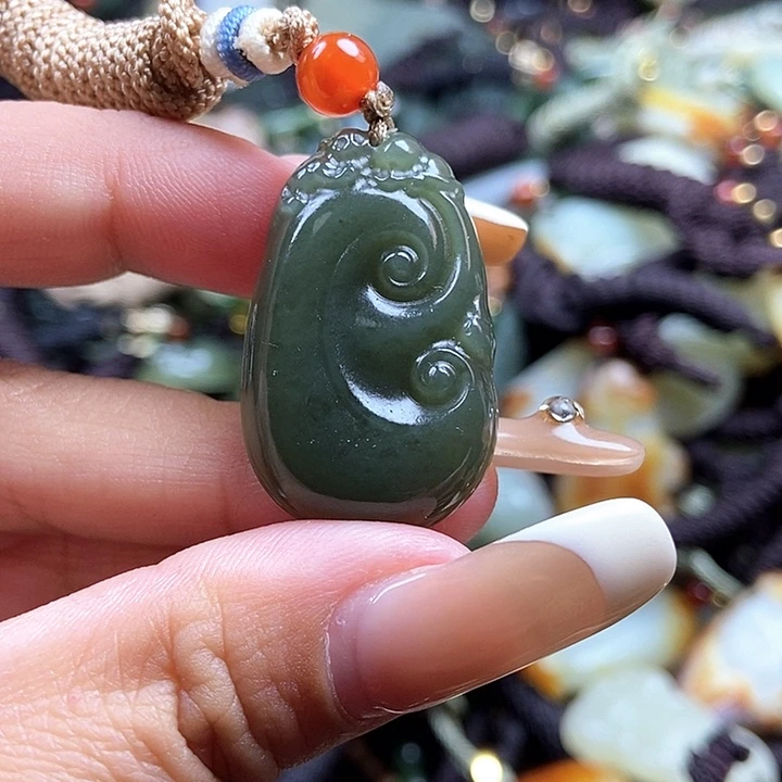 和田玉颈饰未镶嵌