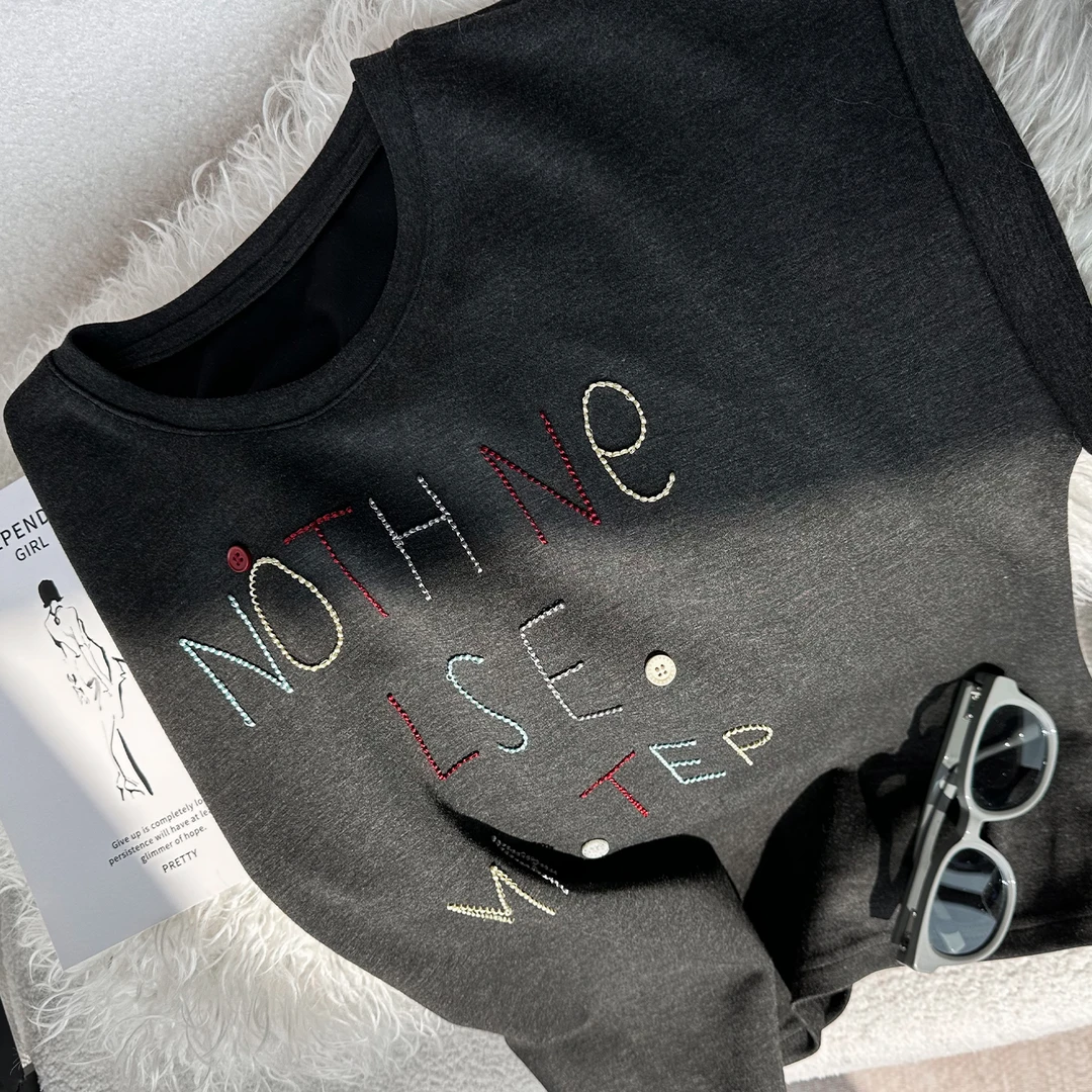 简约舒适高级感卷边刺绣T恤上衣 156 7015