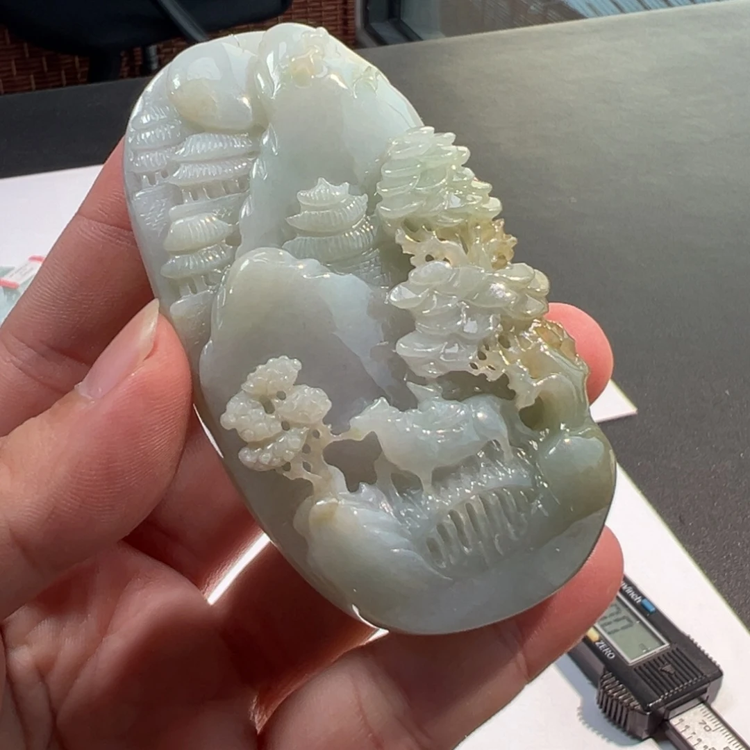 翡翠未镶嵌颈饰山水