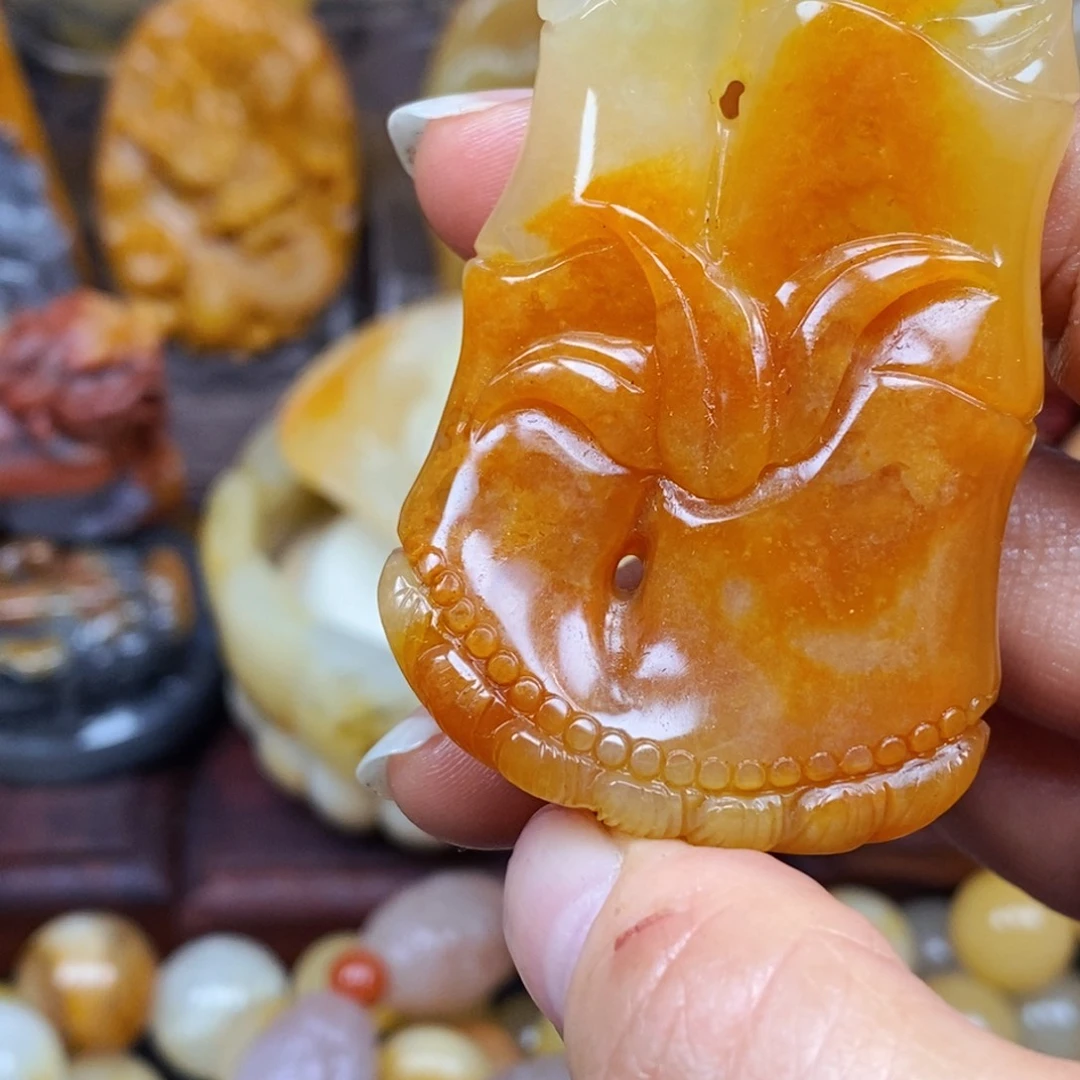 石英质玉（黄龙玉）颈饰未镶嵌