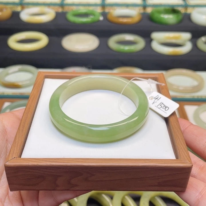 和田玉手镯未镶嵌52