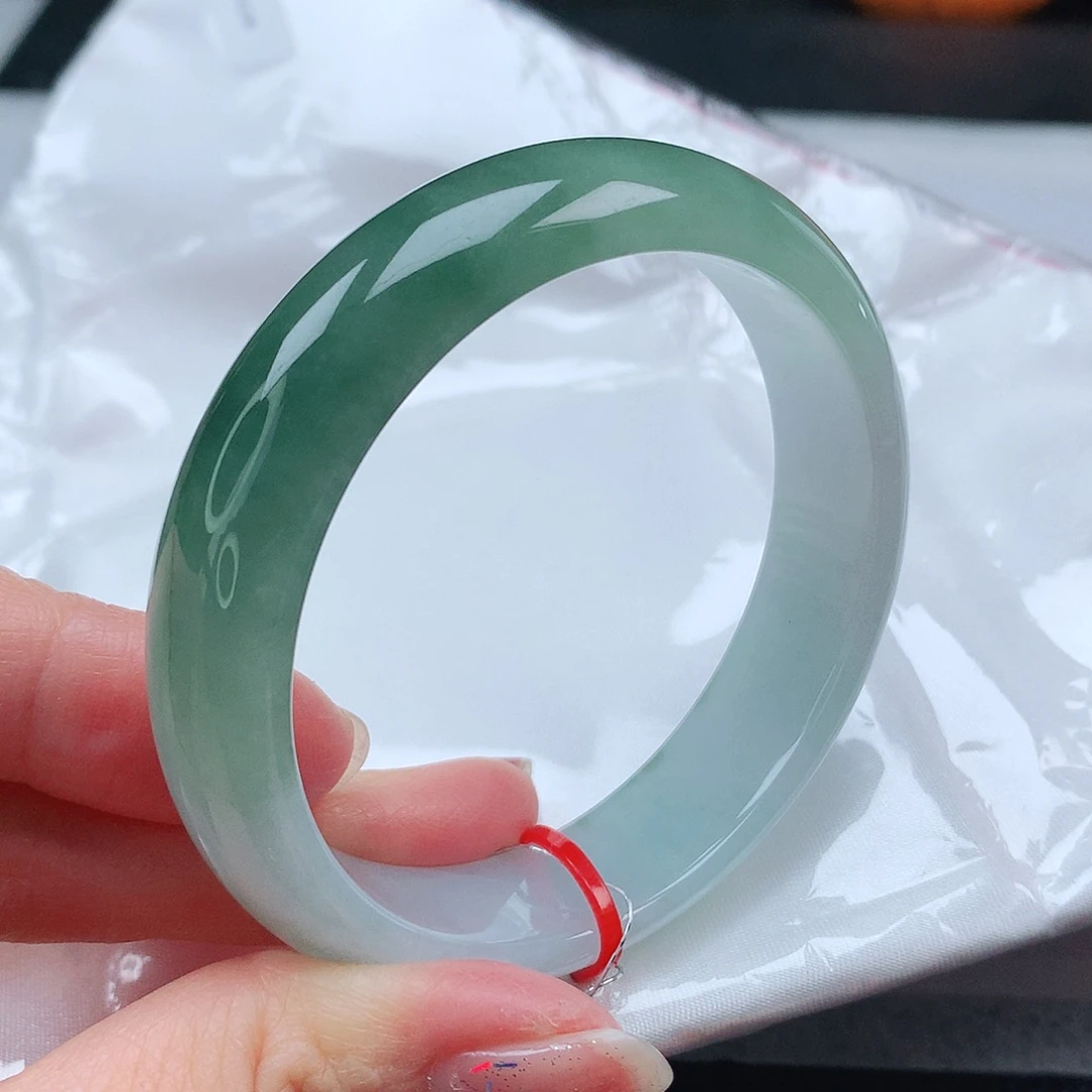 翡翠手镯未镶嵌55圈