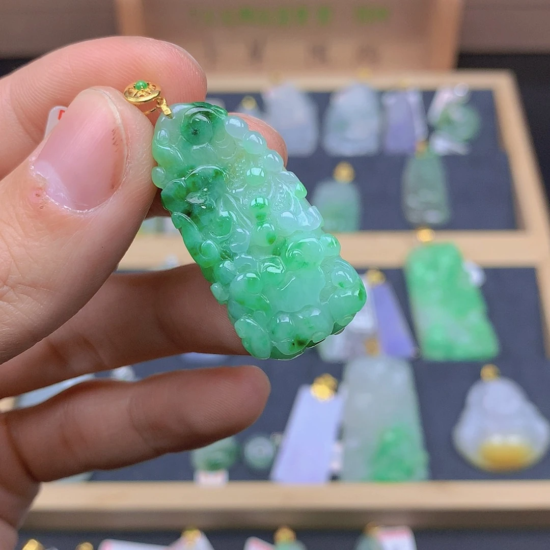 翡翠颈饰18K金镶嵌翡翠