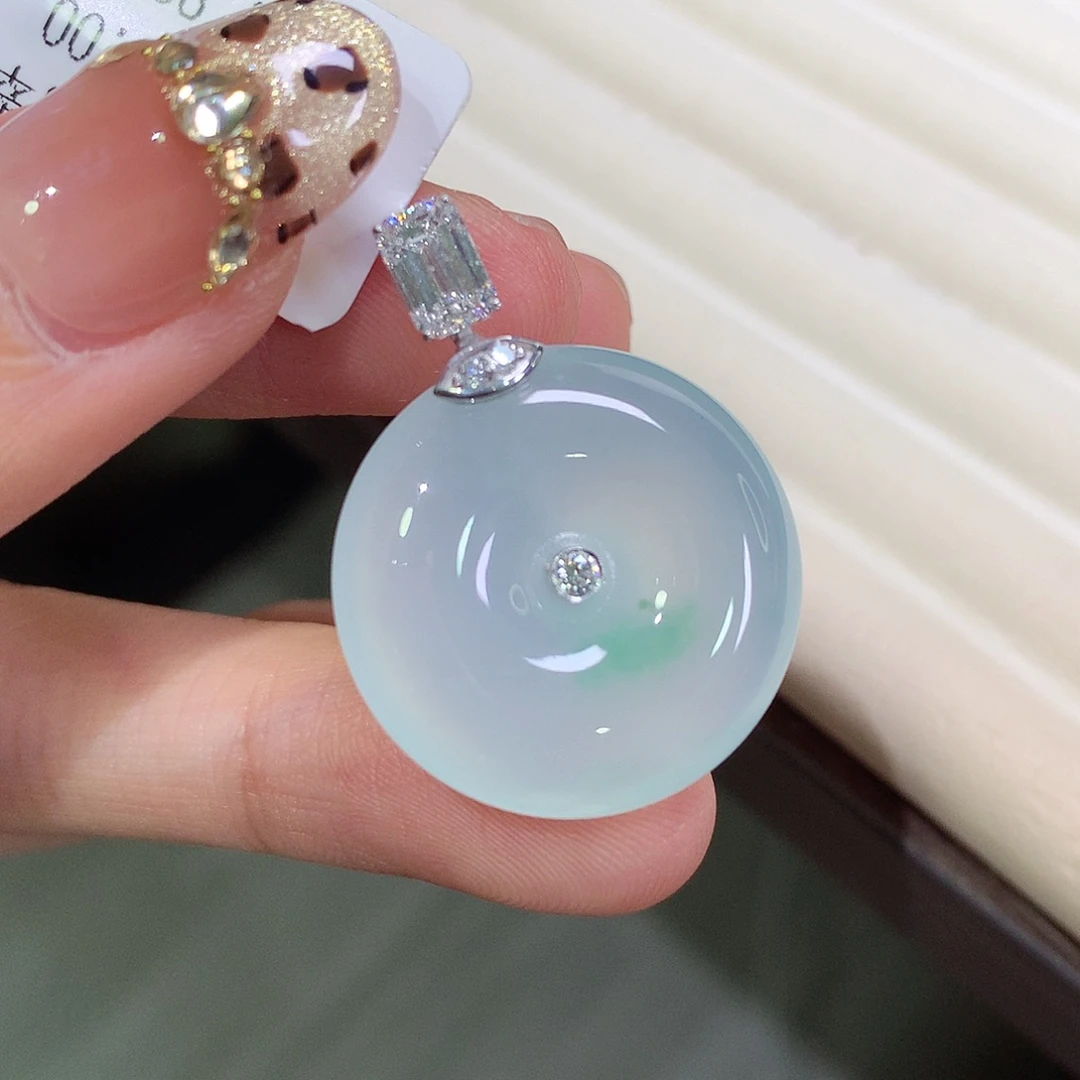 翡翠18K金镶嵌颈饰