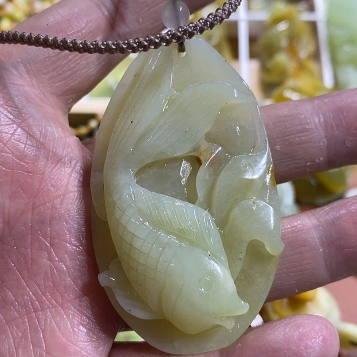 蛇纹石玉颈饰未镶嵌