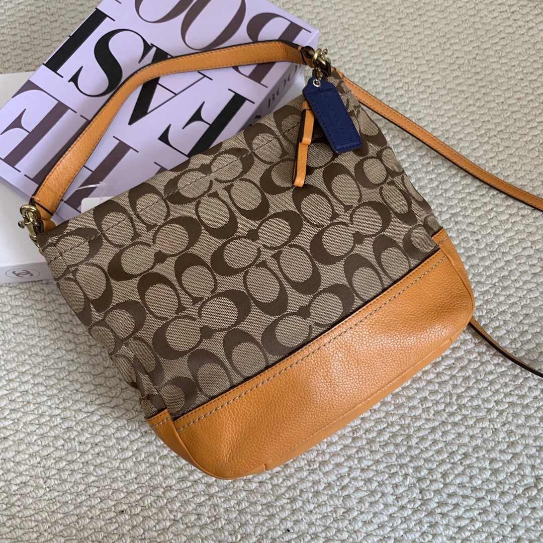 95新 COACH/蔻驰 经典时尚百搭橘黄色帆布老花手拎斜挎包