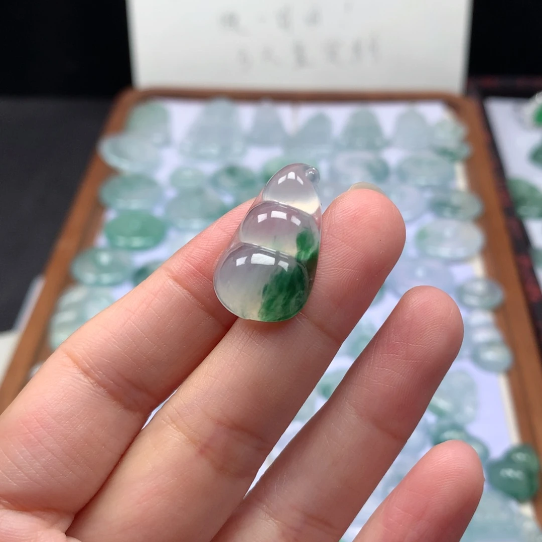 颈饰未镶嵌翡翠冰种飘花福豆