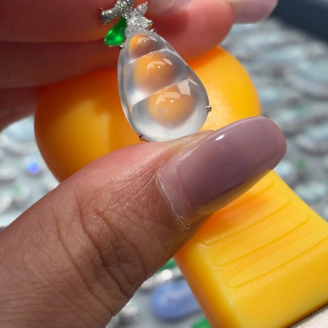 翡翠18K金镶嵌颈饰豆子