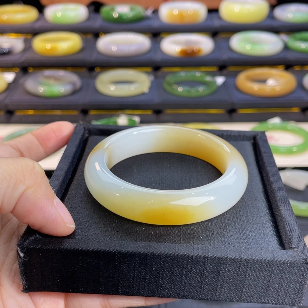 和田玉未镶嵌手镯糖白50